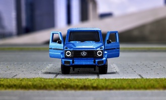 Mercedes G-Klasse G 580 EQ  - Schn blau, aber klein